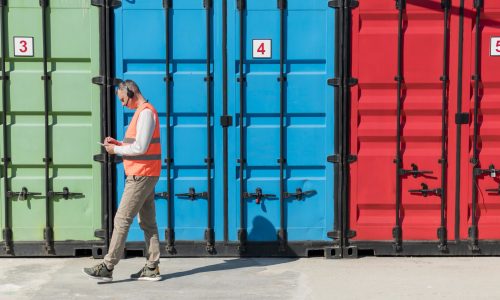 Porto industriale con container