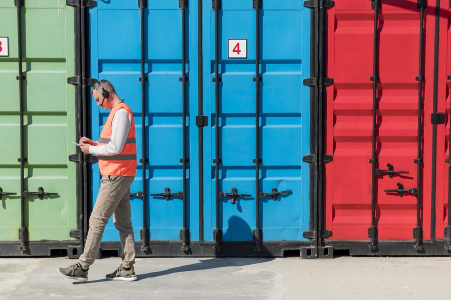 Porto industriale con container